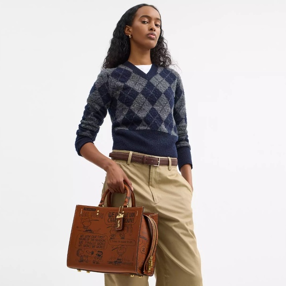 SOLD COACH x PEANUTS LTD HAZELNUT NEWSPRINT SNOOPY ROGUE - Picture 6 of 6